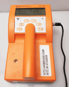 Na sliki je LB 124 SCINT Series, naprava s katerio merimo α in ꞵ-delce